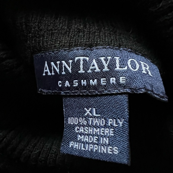 Foundational black turtleneck - Picture 4 of 5